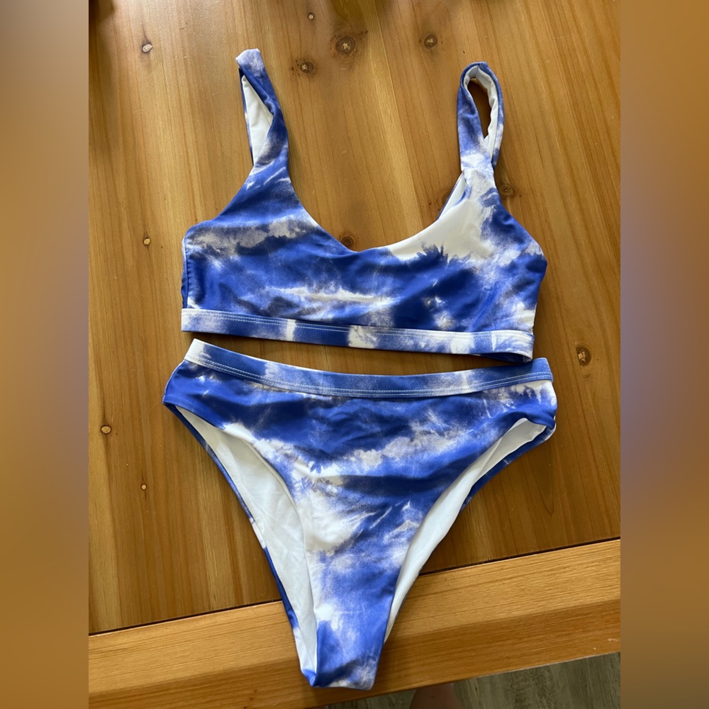 ROMWE Blue and White Tie-Dye Bikini